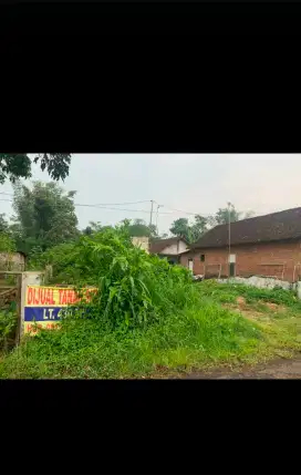 Tanah lebar depan 9 m. Panjang 47 m