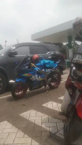Suzuki GSX-R Biru