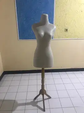 Boneka manekin cewe