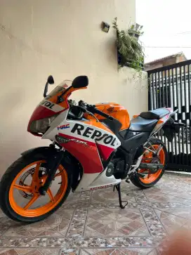Honda CBR 150 repsol edition