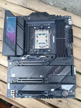 Paket Mobo CPU AMD RYZEN 7 7700 & ROG STRIX X670E-E GAMING WIFI