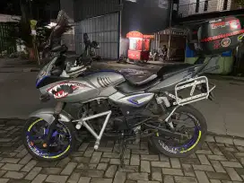 Pulsar 220 black engine