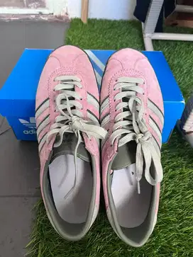 SEPATU SIZE 41  1/2