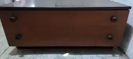 Meja laci ukuran lumayan besar
