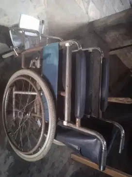 Kursi roda masih seperti baru