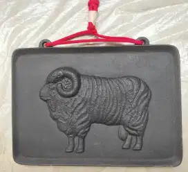 Kaligrafi domba (shio) dari besi