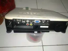 PROYEKTOR EPSON EB X200
