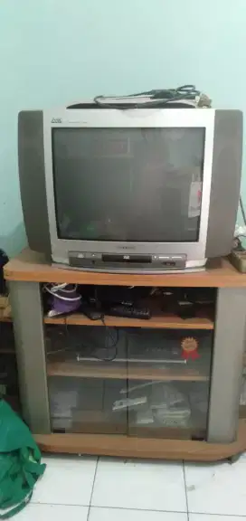 Tv tabung polytron