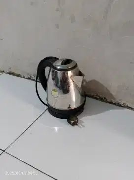 Teko Pemanas air otomatis 1.5L