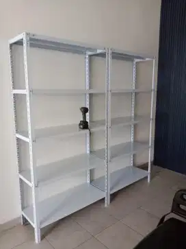 Rak besi siku lubang