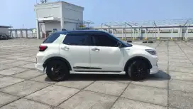 Toyota Raize GR 2023 km 17rb White
