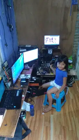 Service Laptop dan komputer panggilan