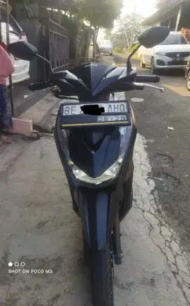Honda Beat Deluxe hitam dob 2023