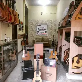 Dibutuhkan tambahan karyawan toko Gitar