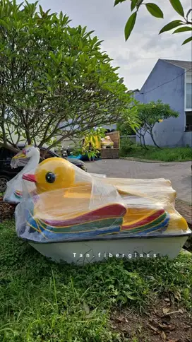 sepeda air gowes bebek gowes ukuran sedang -perahu air
