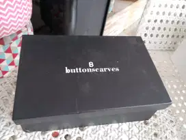 Dijual sepatu merk buttonscarves