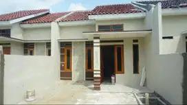 rumah akses mobil dekat jalan raya dan stasiun di bojonggede
