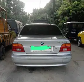 BMW 520i (Silver)