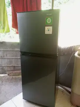 Kulkas bekas 2 pintu  merk Sharp