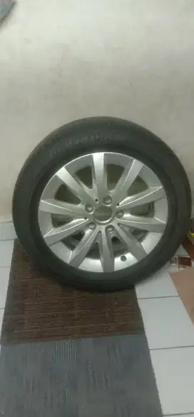 Ban+velg bekas mobil Mercy