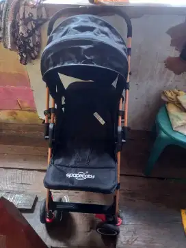 Stroller. Jarang d pakai karna tidak cocok sama anakku