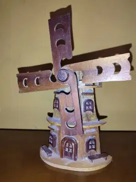 Mainan kincir kayu