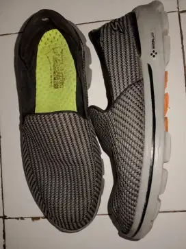 Sepatu skechers size 40