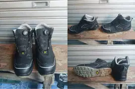Sepatu Safety Jogger no 42