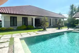 FOR SALE VILLA DENGAN GARDEN LUAS DI GIANYAR BALI