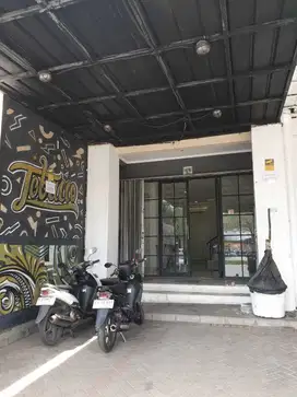 Dijual Ruko 3lt Siap Pakai Plus 3 unit ac startegis di taman galaxy
