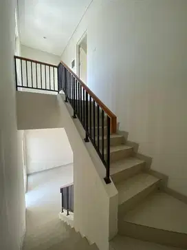 Disewakan rumah bagus 2 lantai di Cluster Adara Harapan Indah Bekasi