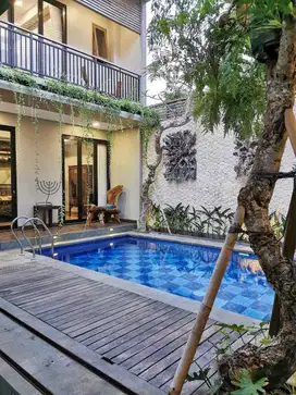 Disewakan Villa Modern Nyaman ada Kolam Renang di Taman Mumbul