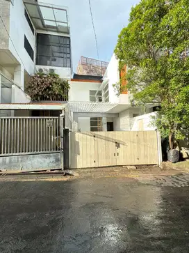 FOR RENT (Disewa) Rumah Modern Full Furnish di Sunset Road Kuta, Bali