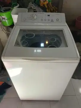 Mesin cuci otomatis elextroluc