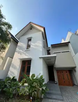 Disewakan SPECIAL PRICE BANGUNAN BARU rumah minimalis industrial