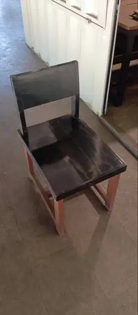 Jual Kursi Kotak (Bekas Cafe)