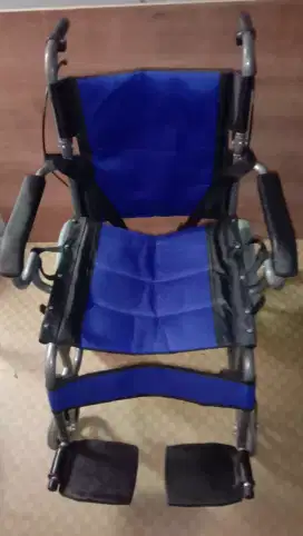 Kursi roda lipat