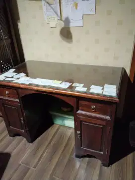Meja kerja jati