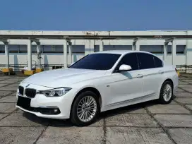 BMW 320 320i Luxury 2018