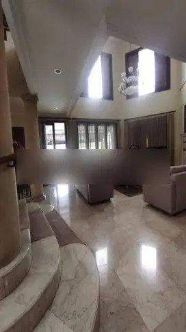 Pondok Indah Rumah 2 Lantai, Bagus Dan Terawat