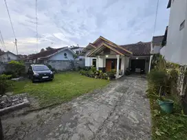 Rumah Modern Nyaman asri di Lembang