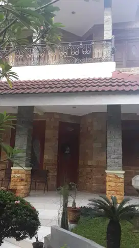 Dijual Rumah 2lt Semi Furnish Bagus Startegis di taman bougenvile