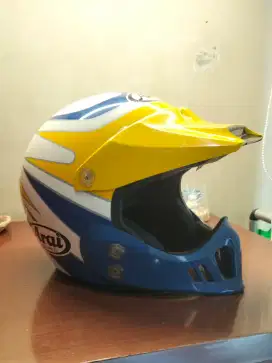 Helm Arai MotoX Classic