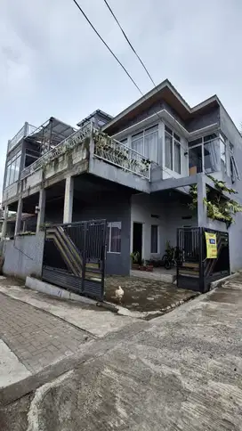 Rumah 3 lantai murah view cantik di cihanjuang bandung bisa kpr