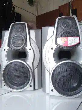 Aiwa Subwoofer 8 in 4000 watts pmpo, with main speaker 5 in 3 way