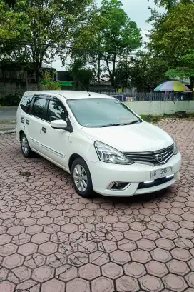 GRAND LIVINA SV 1.5 AT (2013)