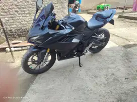 Honda Cbr 150 warna hitam dov motor sesuai postingan cek aja lokasi