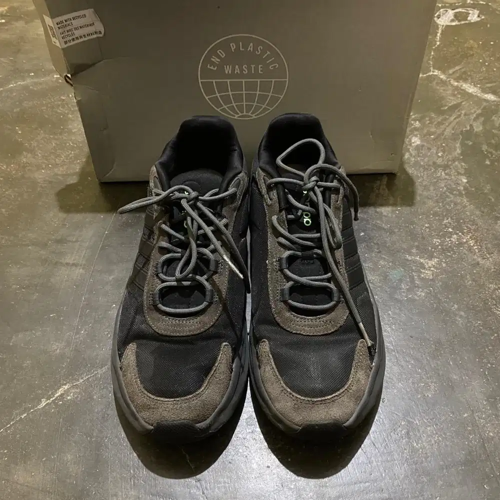 Sepatu Adidas Ozelle - Size 45 1/3