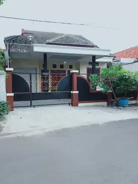 Rumah bagus 1,5 lt  luas nyaman dan strategis di Puspowarno Semarang