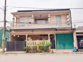 Dijual Rumah 2 Lantai di Komplek Villa Pertiwi Jl.Raya Jakarta